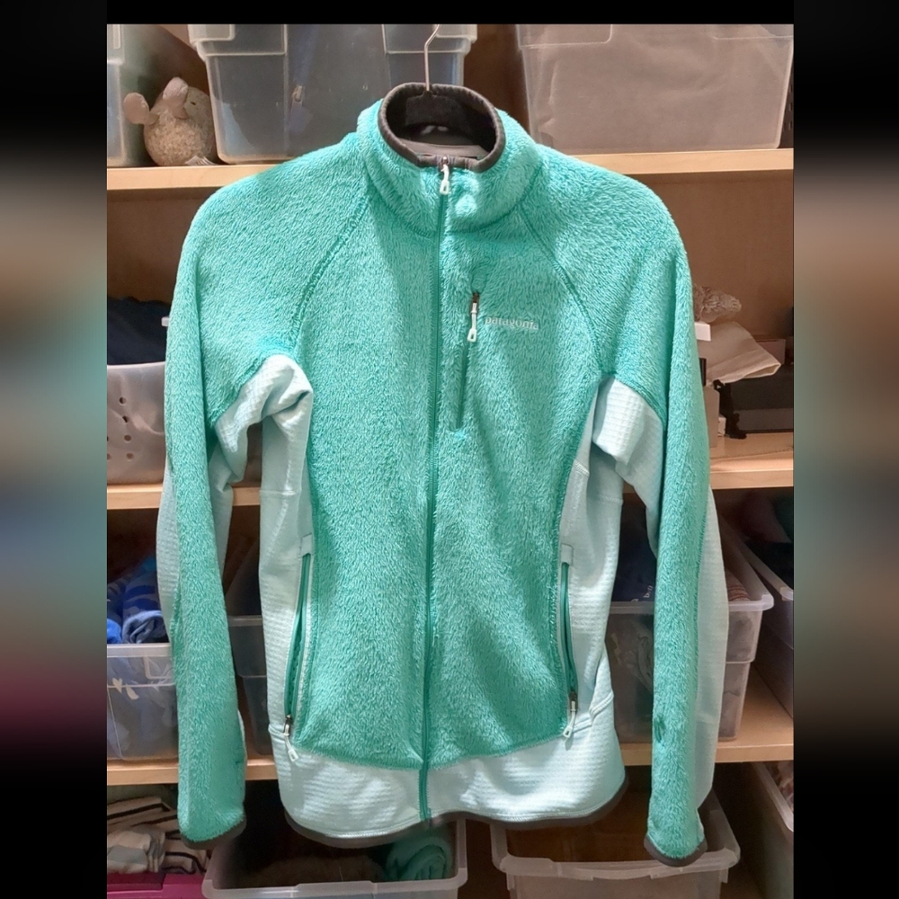 Patagonia zip up - size medium